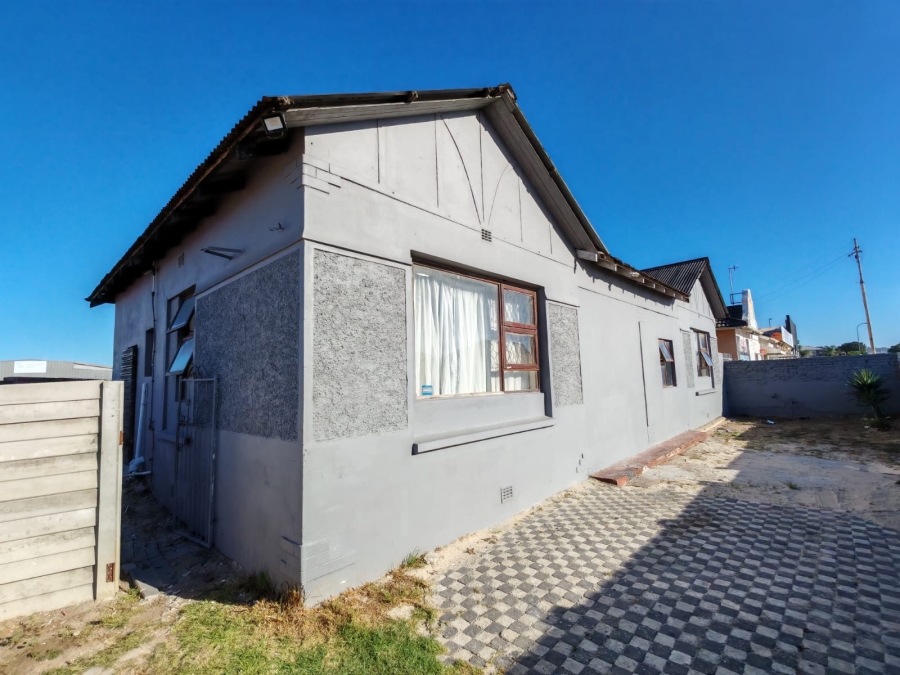 8 Bedroom Property for Sale in Sydenham Eastern Cape